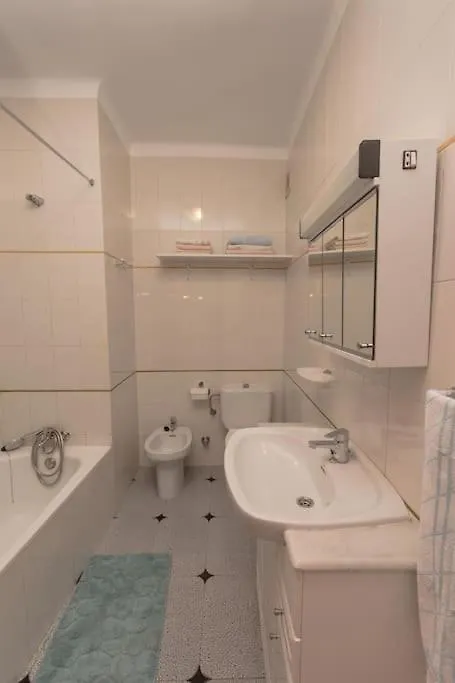 Precioso Piso De 3 Dormitorios, Cocina Y 1 Bano Competa Apartment
